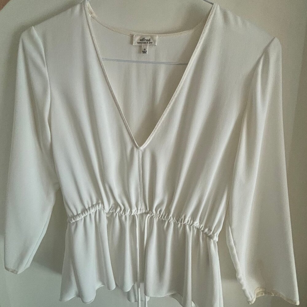 Aritzia Wilfred V-neck Blouse XS